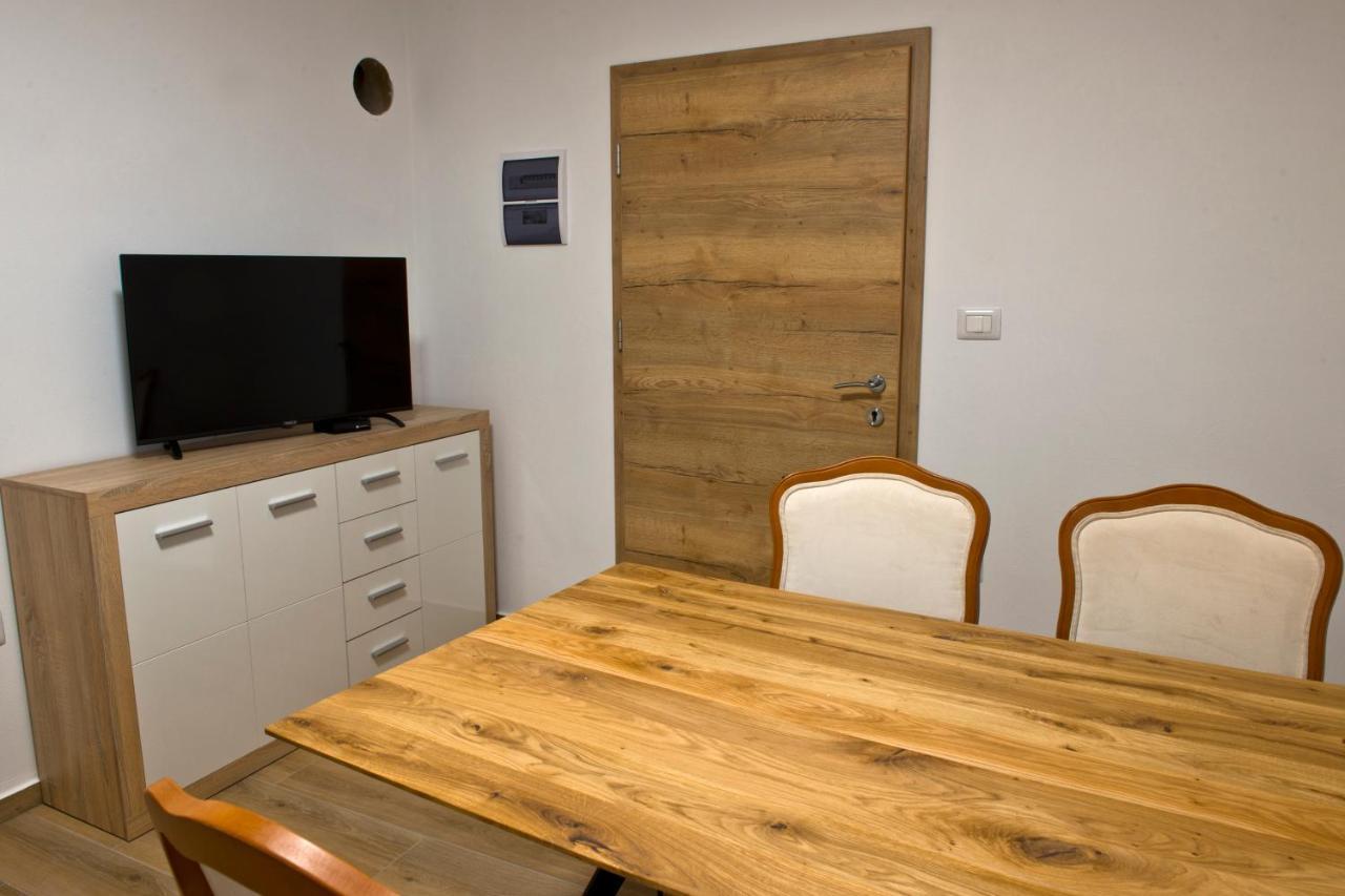 Apartmaji Tanto Malovse Crnice Bagian luar foto