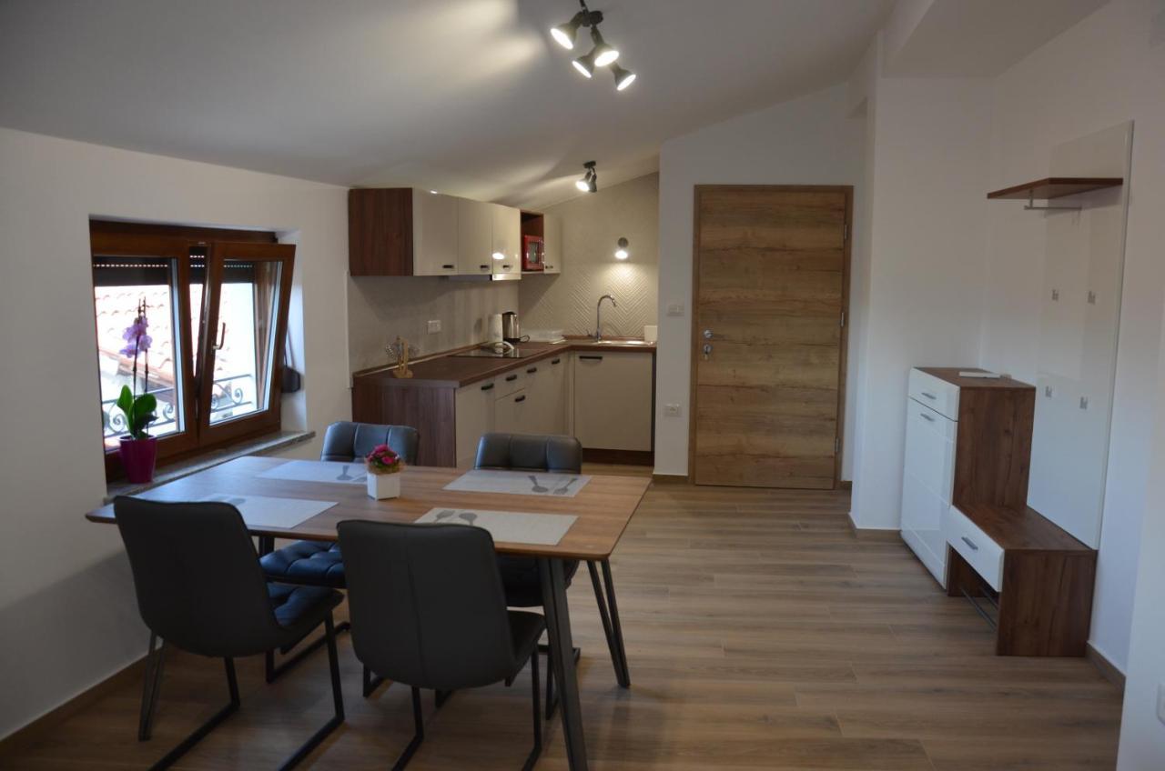 Apartmaji Tanto Malovse Crnice Bagian luar foto