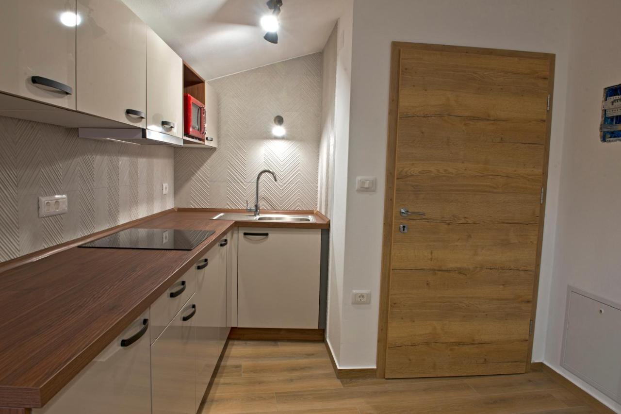 Apartmaji Tanto Malovse Crnice Bagian luar foto