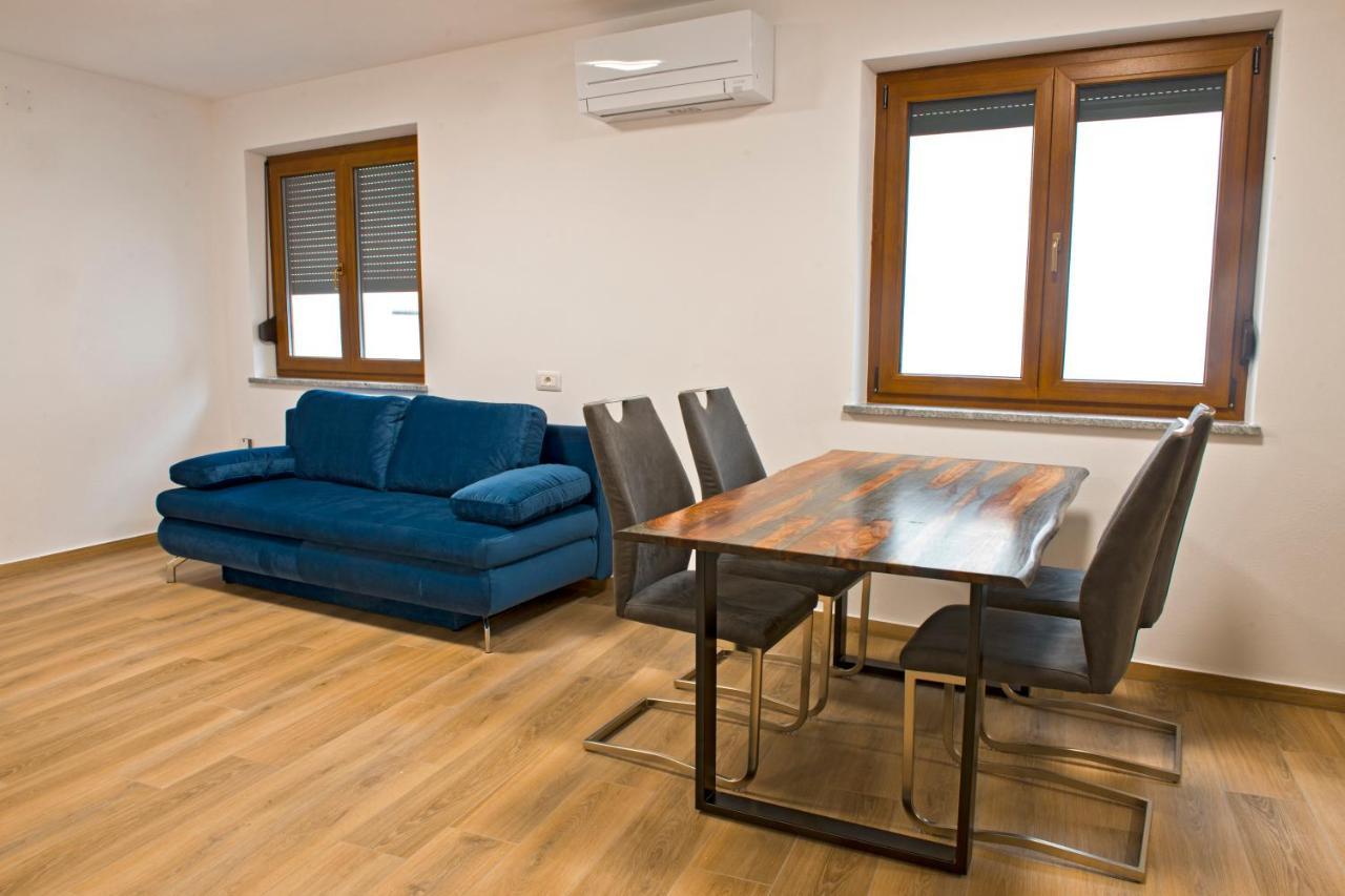 Apartmaji Tanto Malovse Crnice Bagian luar foto