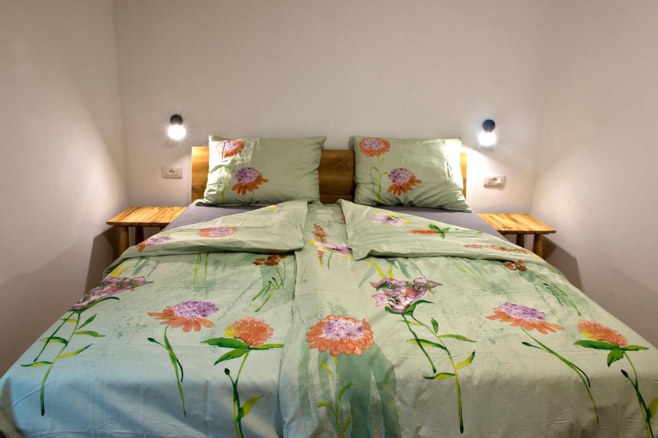 Apartmaji Tanto Malovse Crnice Bagian luar foto