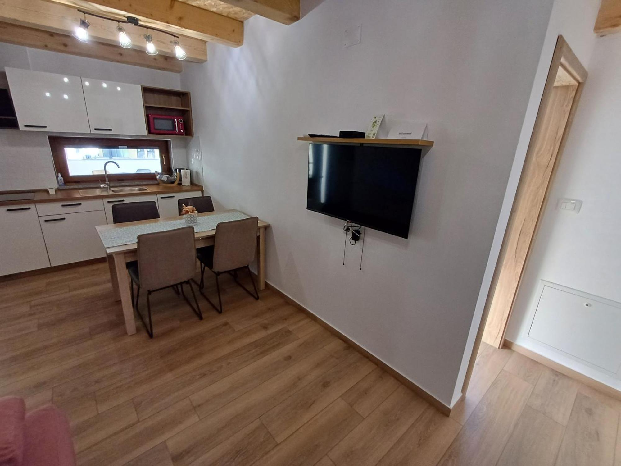 Apartmaji Tanto Malovse Crnice Bagian luar foto
