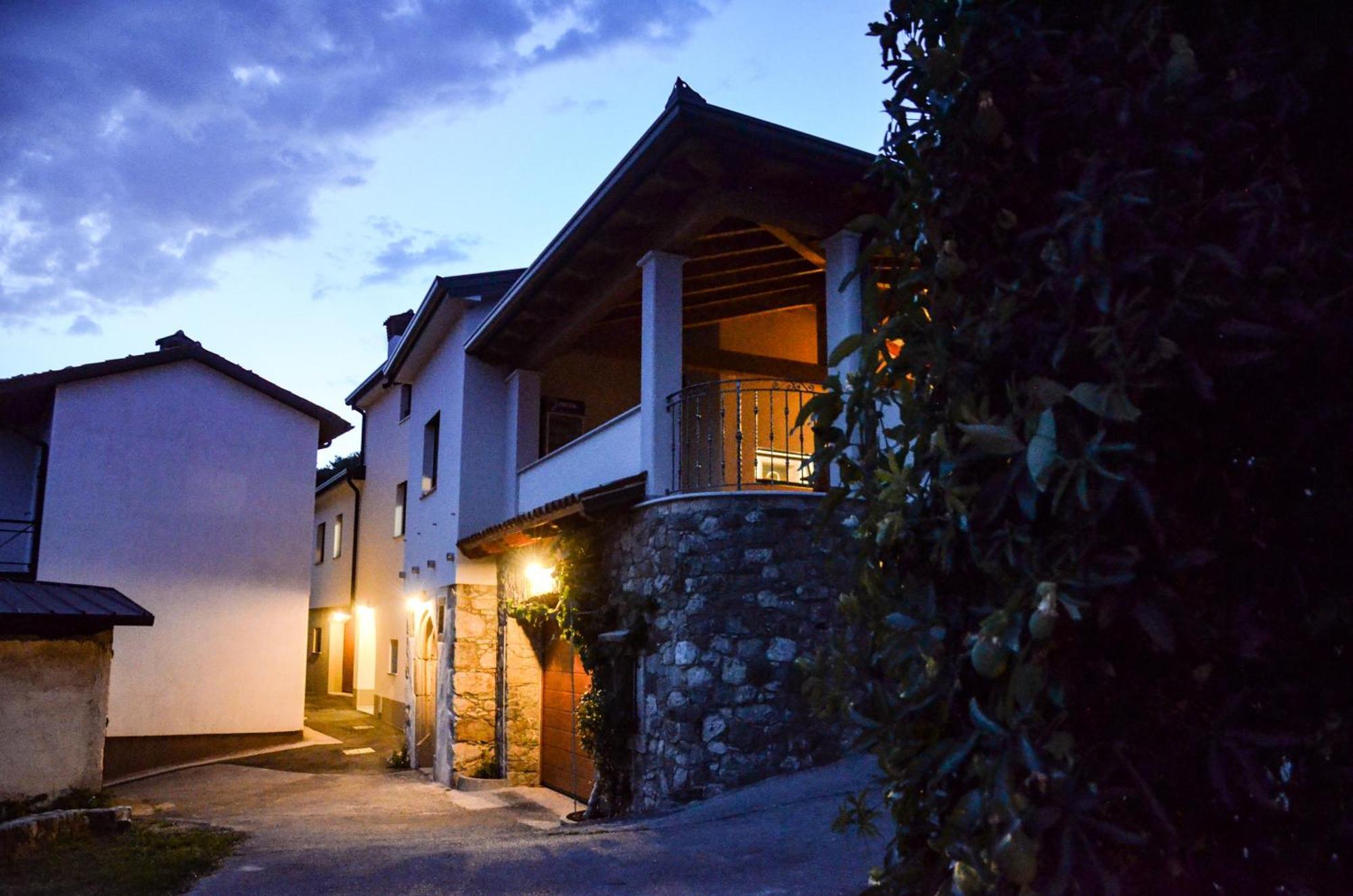 Apartmaji Tanto Malovse Crnice Bagian luar foto